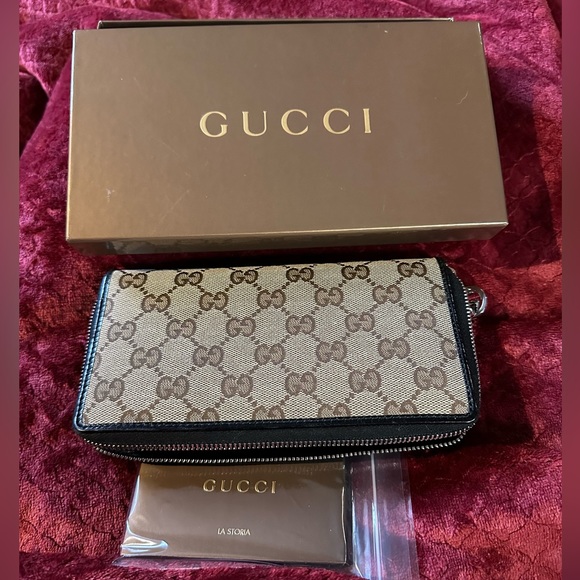 Gucci Authentic EUC Wallet 💎 - Picture 5 of 13